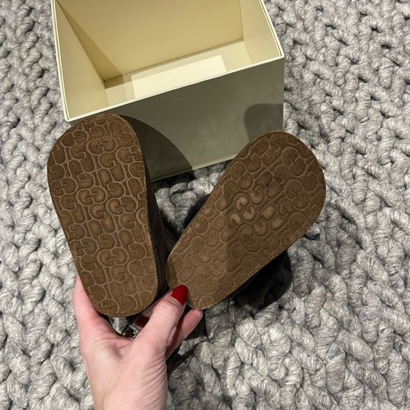 Infant ugh slippers booties  with box - Picture 4 of 4